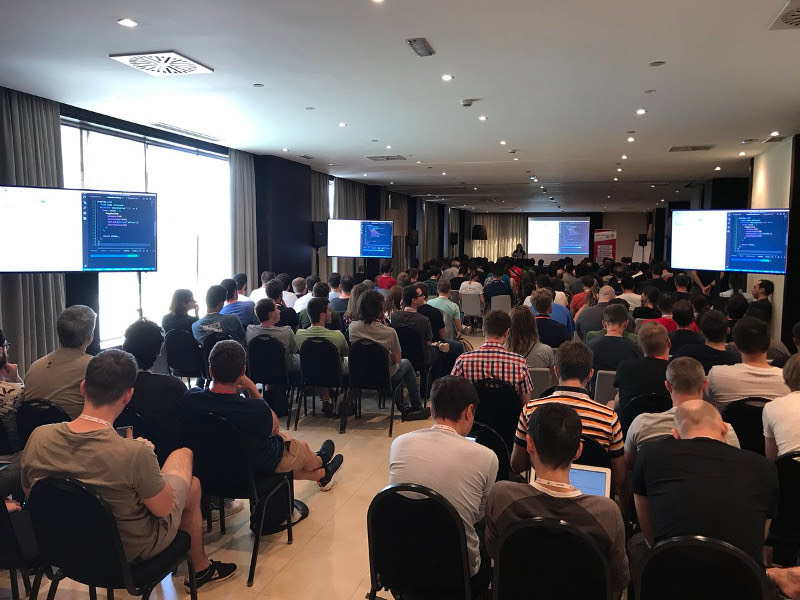 The packed room at React Alicante 2017