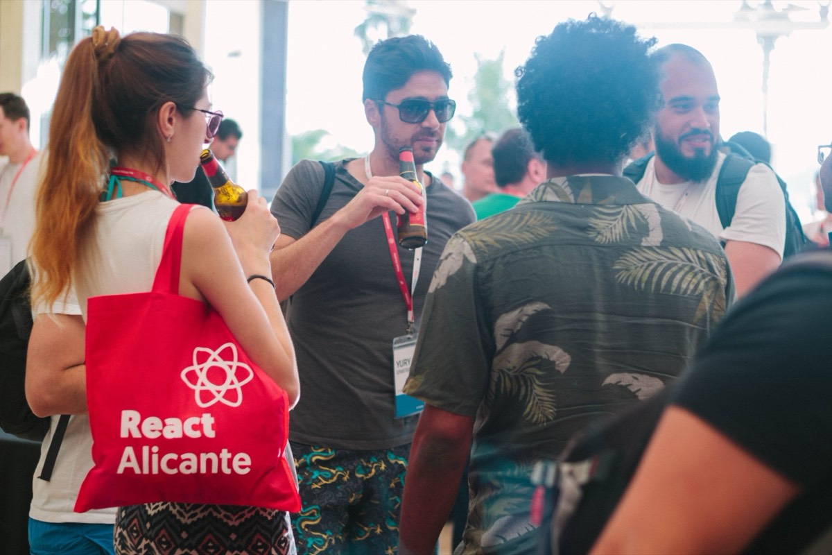 Attendees with the React Alicante tote bag