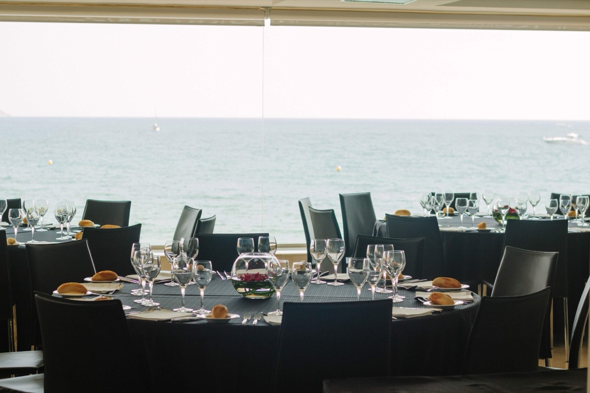 Lunch by the sea in 2019