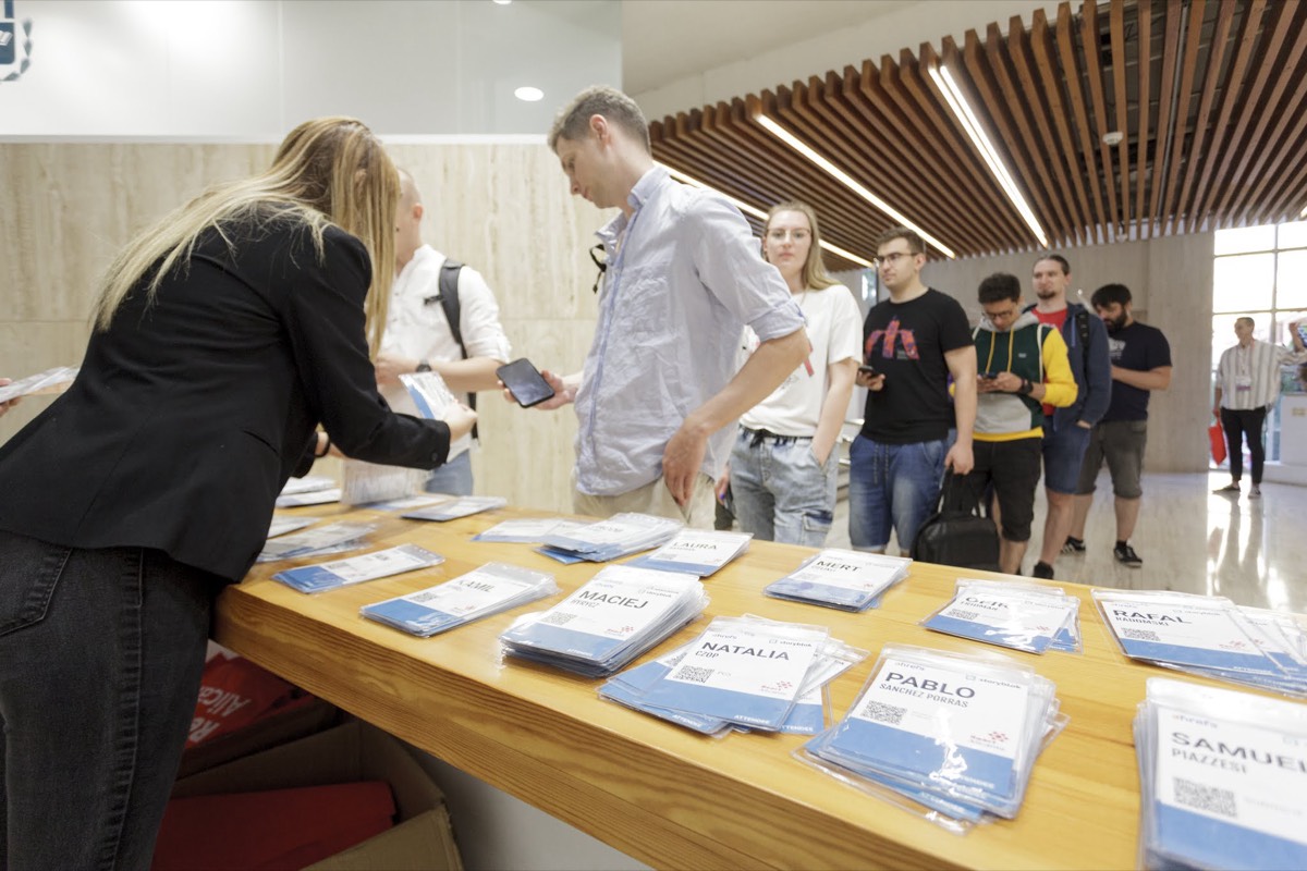 Badge pick-up at the Palacio de Congresos